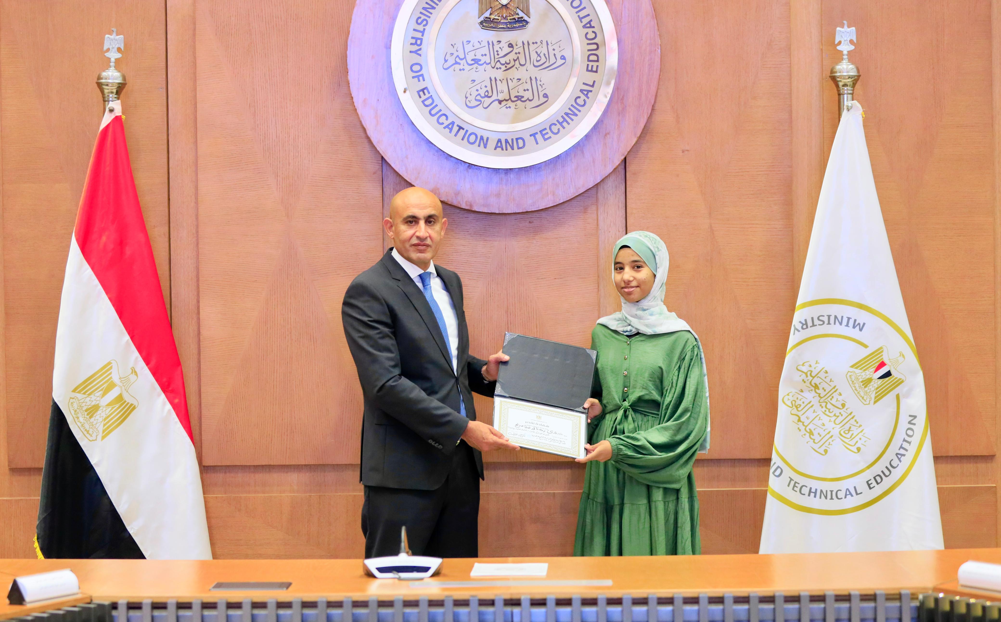 وزير التعليم يكرم اوائل الثانوية العامة 2025 (13)