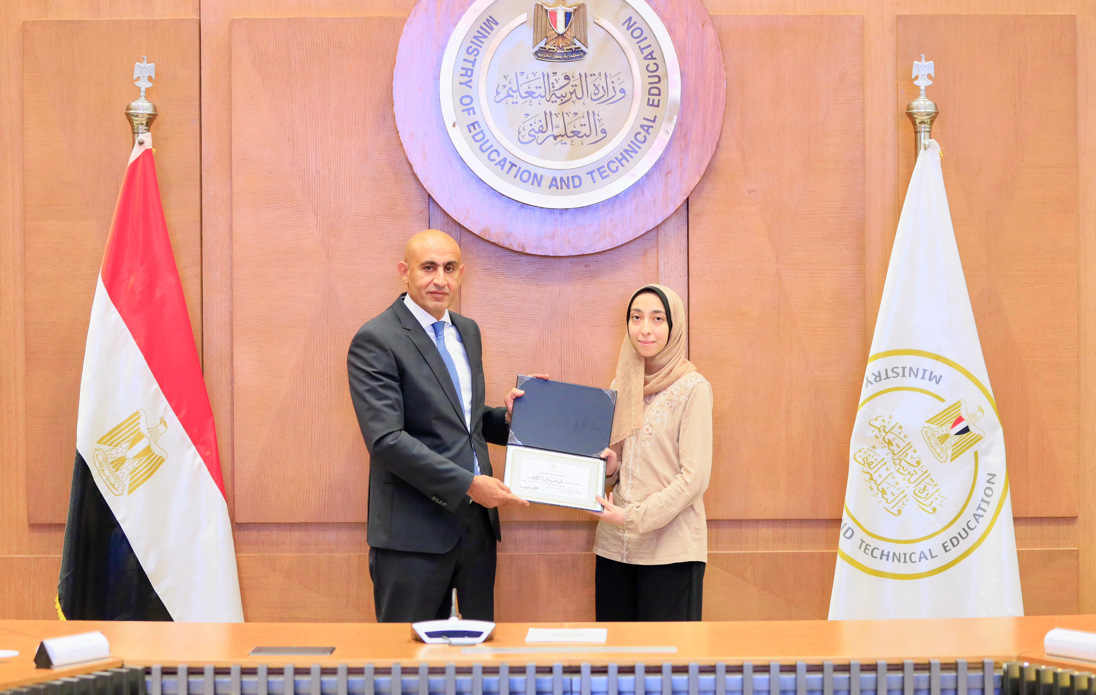 وزير التعليم يكرم اوائل الثانوية العامة 2025 (22)