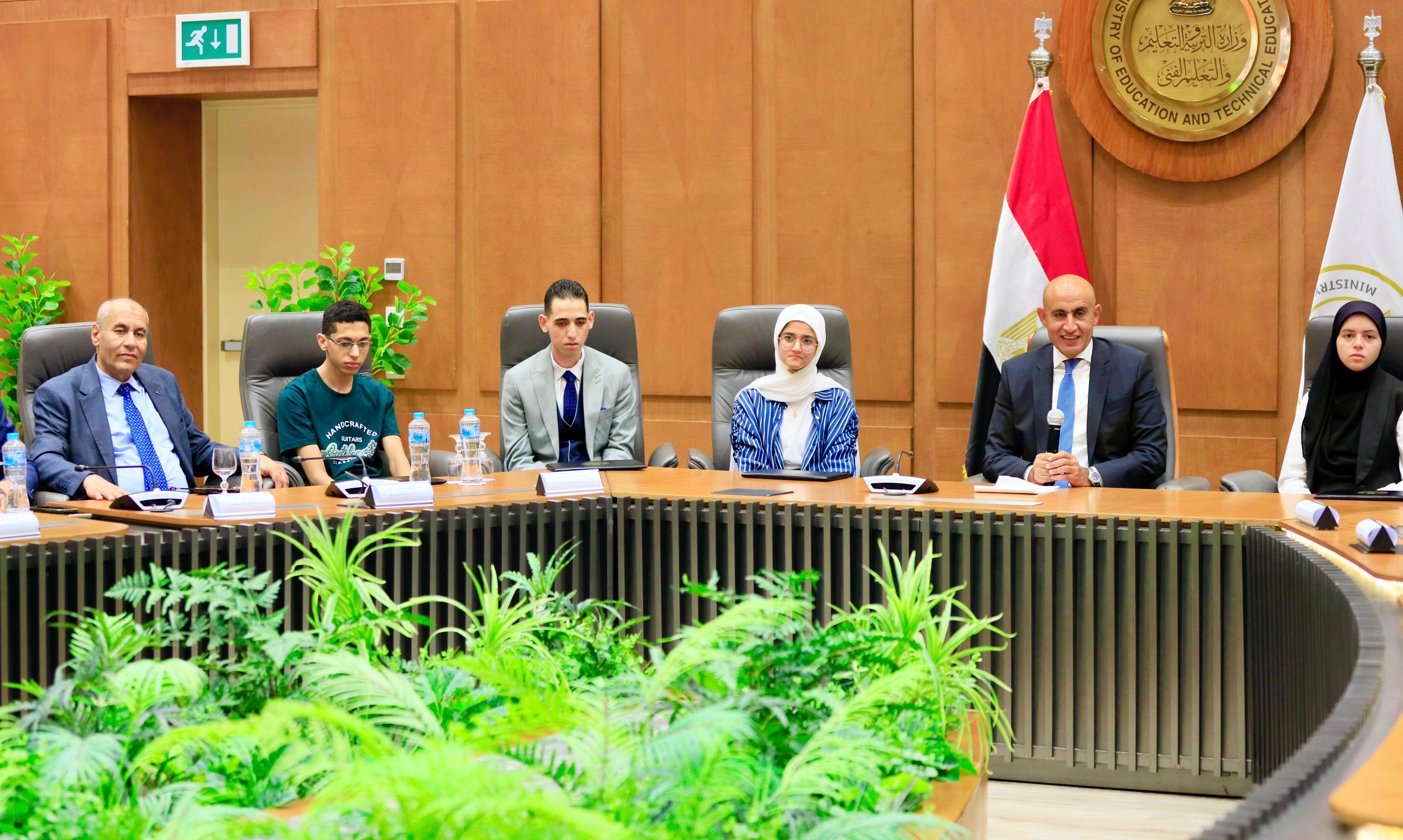 وزير التعليم يكرم اوائل الثانوية العامة 2025 (33)