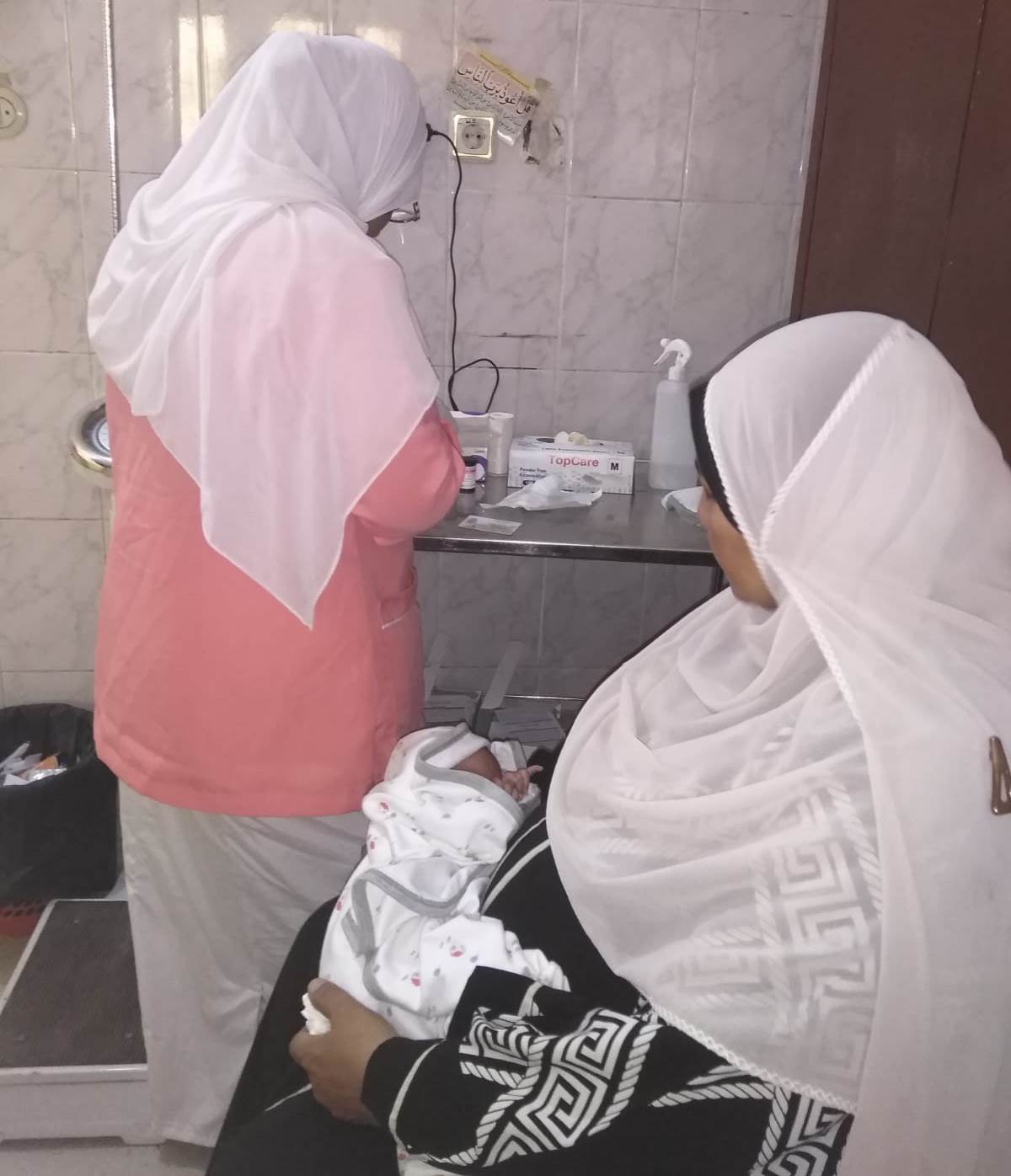فحص الأطفال ضمن أعمال المبادرة الرئاسية 100 يوم صحة فحص الأطفال ضمن أعمال المبادرة الرئاسية 100 يوم صحة