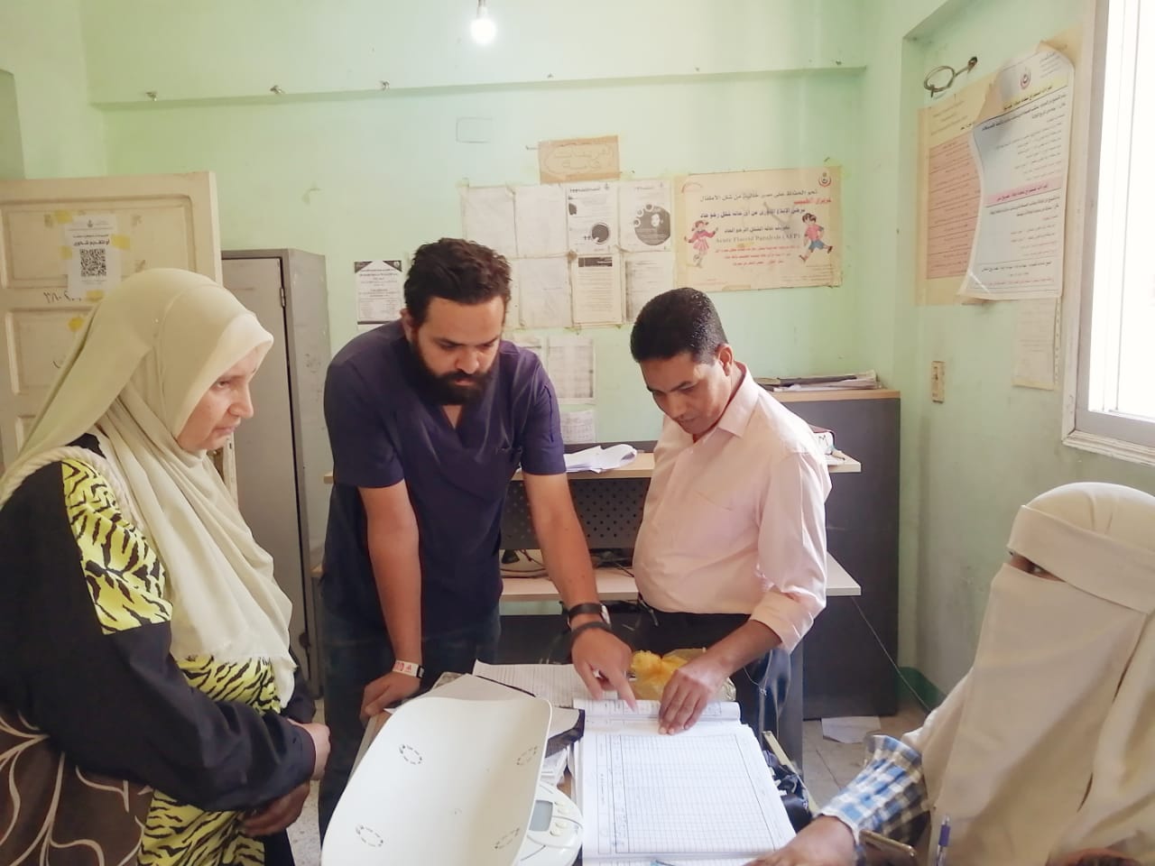 وكيل وزارة الصحة بالأقصر يتابع أعمال المبادرة الرئاسية 100 يوم صحة وكيل وزارة الصحة بالأقصر يتابع أعمال المبادرة الرئاسية 100 يوم صحة