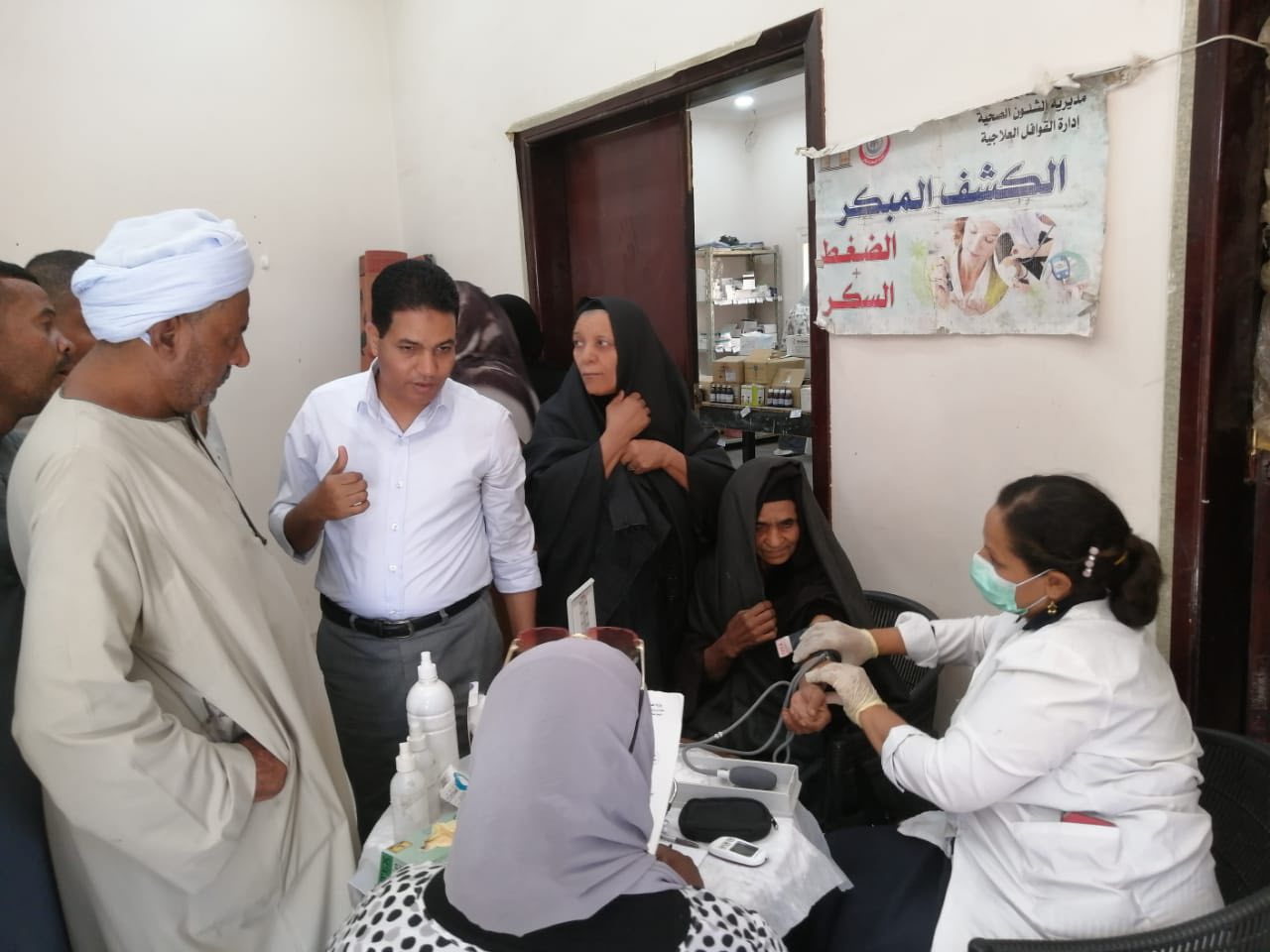 فحص السيدات فى القرى والنجوع ضمن المبادرة فحص السيدات فى القرى والنجوع ضمن المبادرة