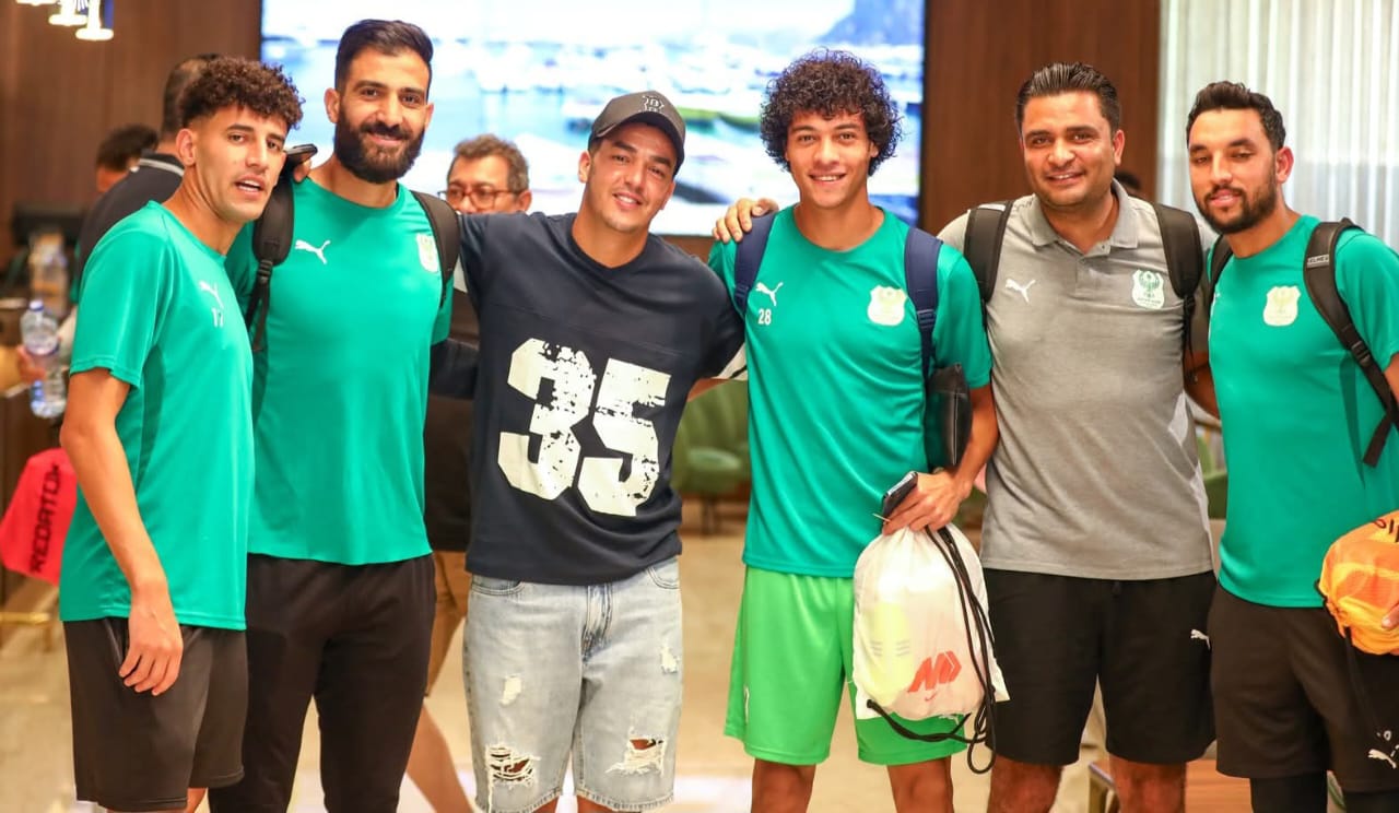الجلاصي مع لاعبي المصري