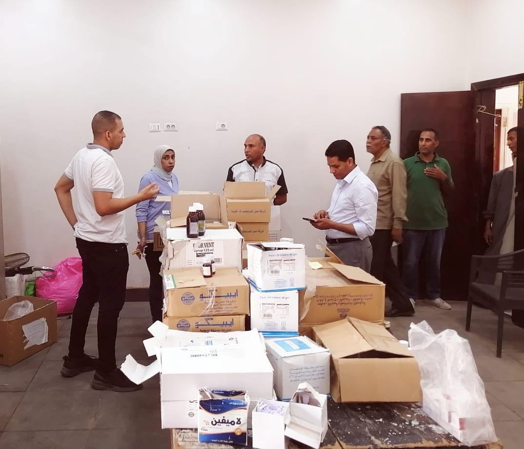 توفير الأدوية والعلاج للمواطنين بالقوافل الصحية توفير الأدوية والعلاج للمواطنين بالقوافل الصحية
