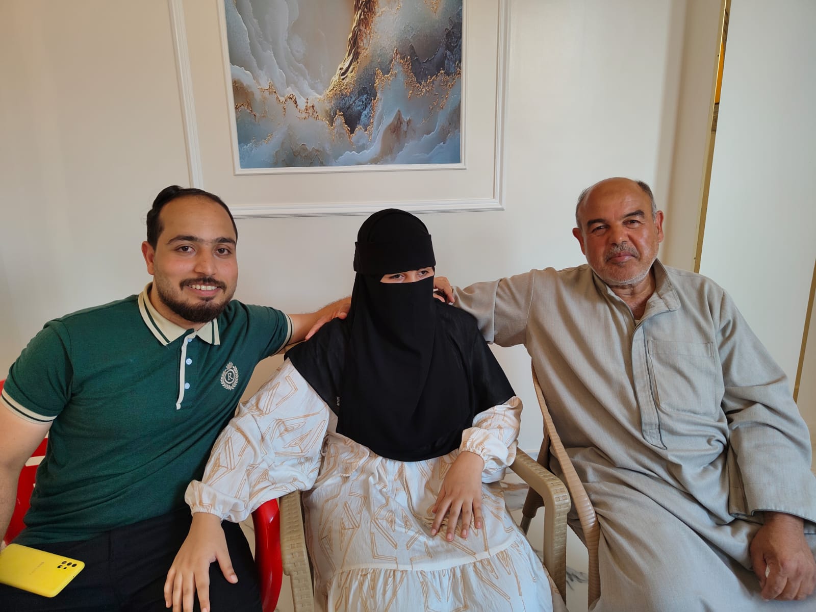 الرابعة مع والده الرابعة مع والده