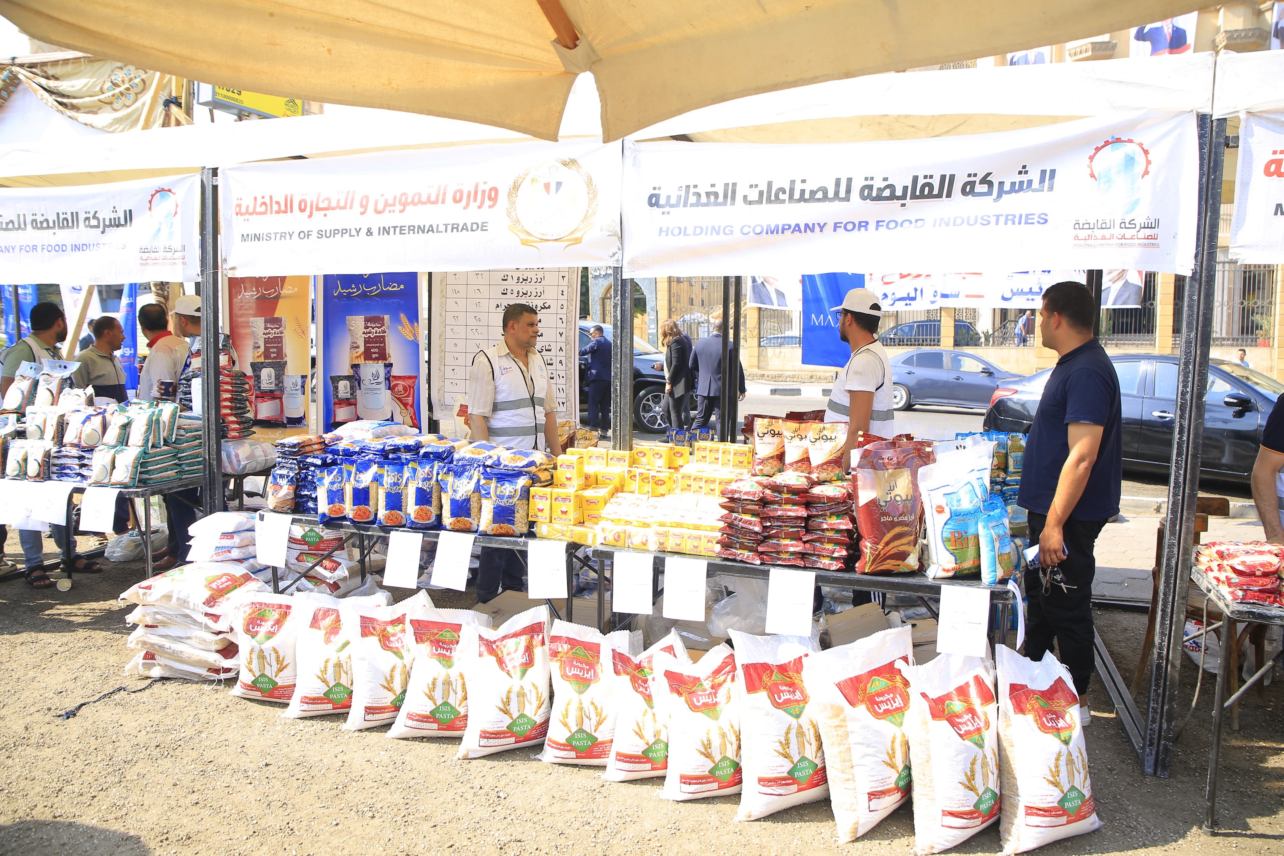 سوق اليوم الواحد بالجمالية يوفر السلع الغذائية واللحوم