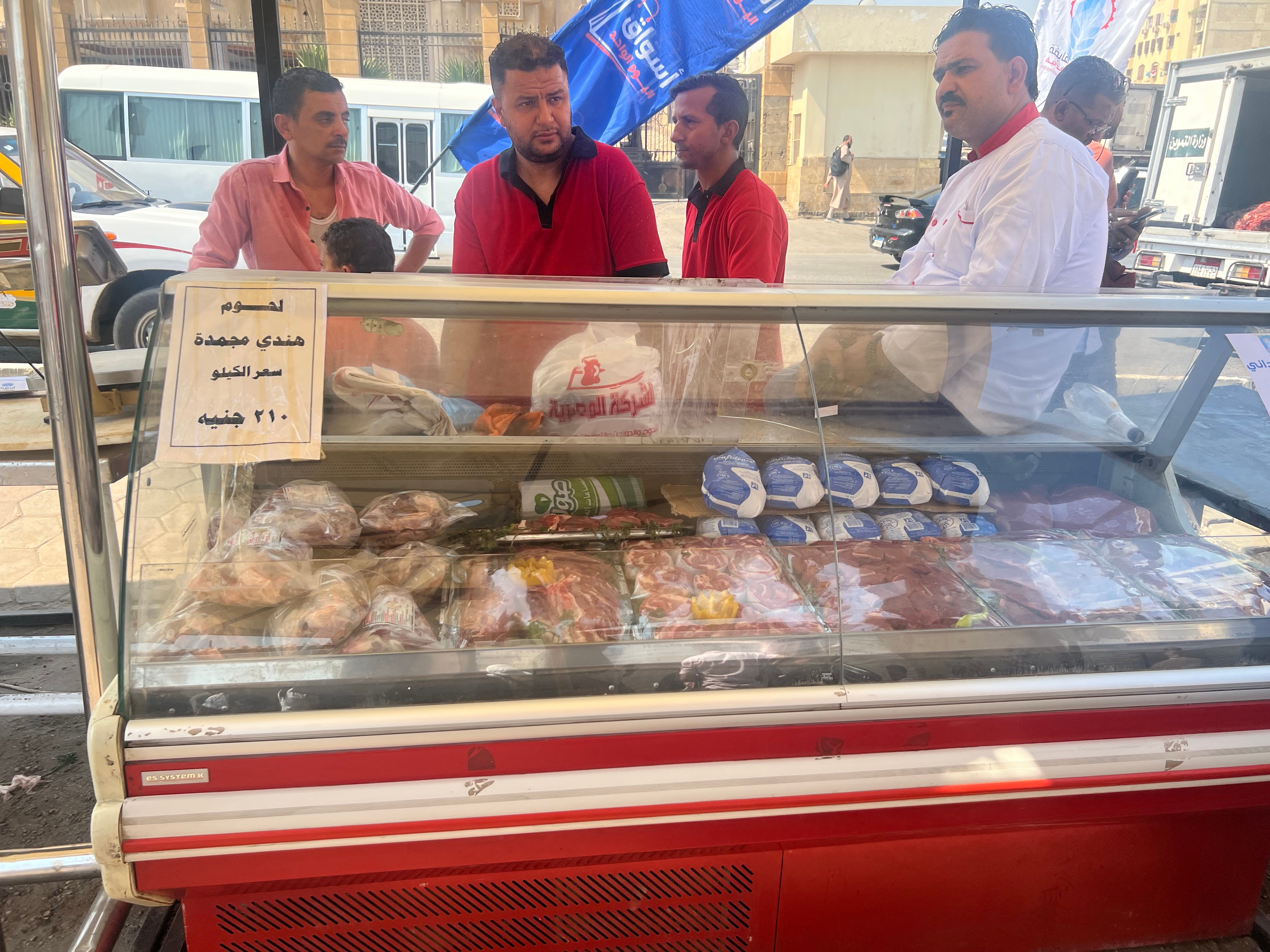 سوق اليوم الواحد بالجمالية يوفرالسلع الغذائية واللحوم سوق اليوم الواحد بالجمالية يوفرالسلع الغذائية واللحوم