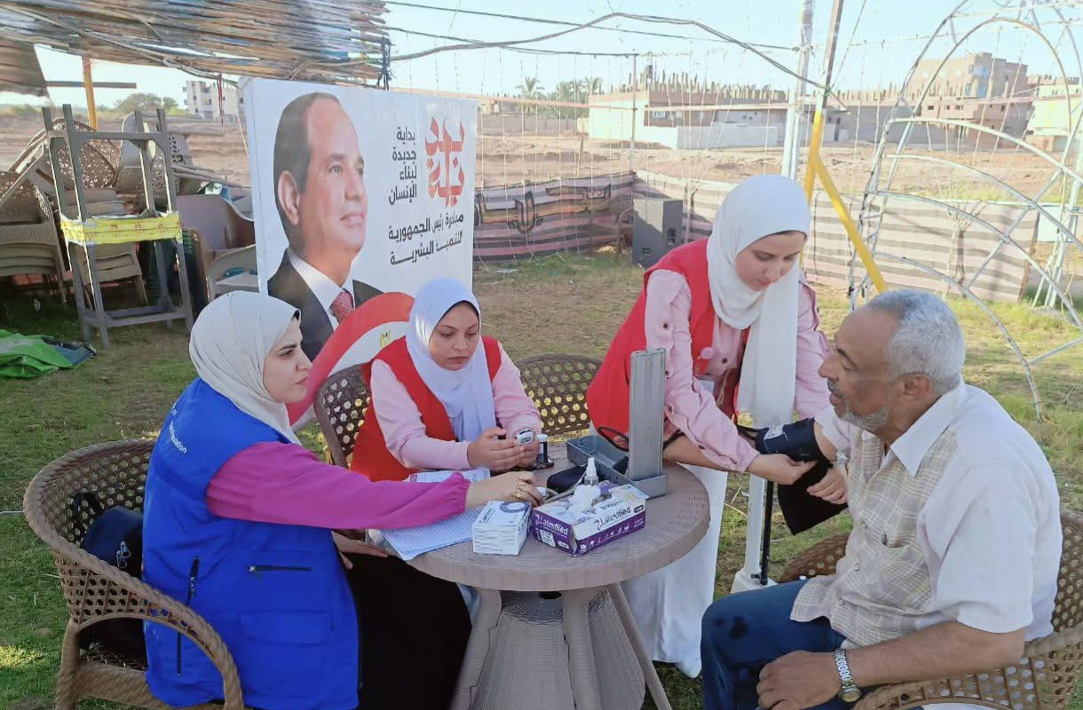 انتشار واسع للفرق الطبية فى كل ربوع الوادي الجديد انتشار واسع للفرق الطبية فى كل ربوع الوادي الجديد
