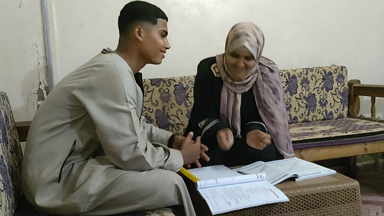 الام وابنها الام وابنها