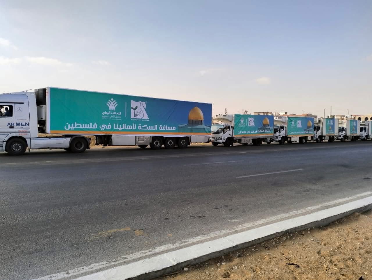 إطلاق قافلة مساعدات غذائية وطبية إلى قطاع غزة إطلاق قافلة مساعدات غذائية وطبية إلى قطاع غزة