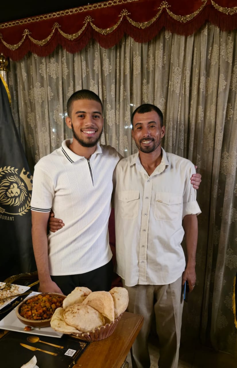 فرحة الاب محمد عماد الدين بنجله الاكبر فرحة الاب محمد عماد الدين بنجله الاكبر