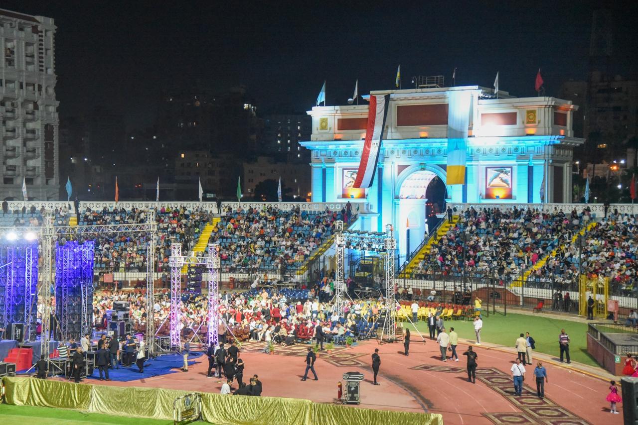 إيهاب توفيق يحيى أولى ليالى المهرجان الصيفي للأوبرا في إستاد الإسكندرية (1)