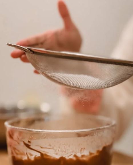 طريقة عمل كريمة الشوكولاتة المنزلية.. طعم غني بلمسة طبيعية