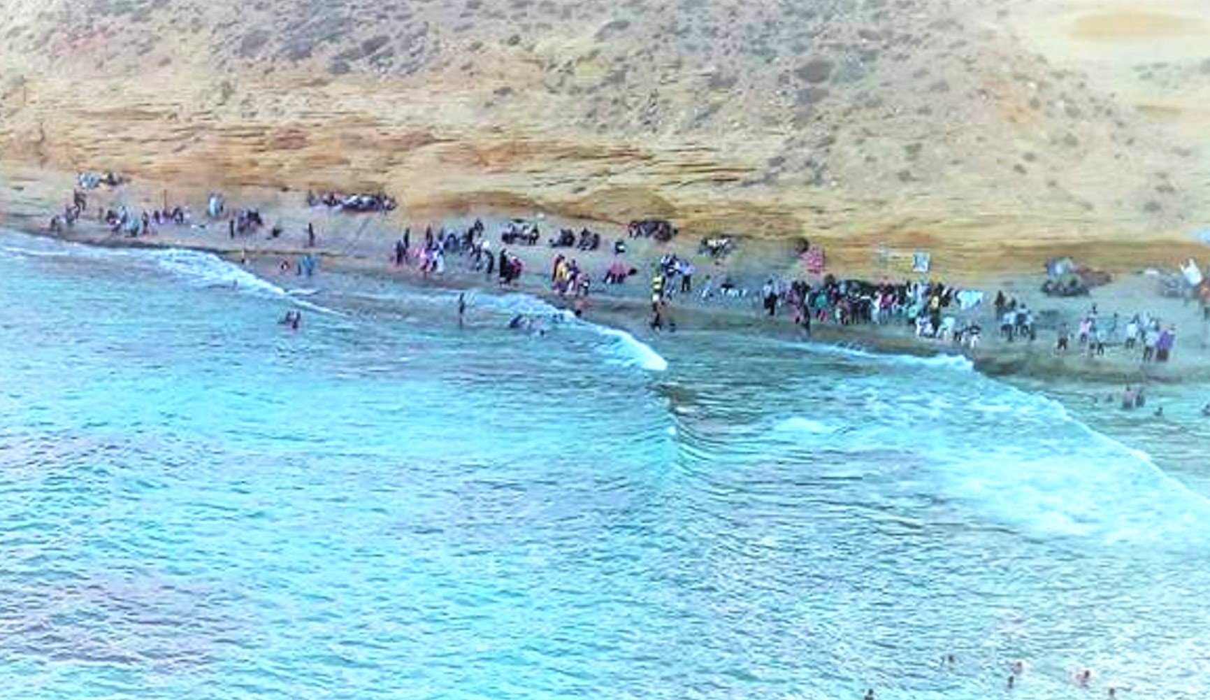 شاطئ هضبة عجيبة شاطئ هضبة عجيبة