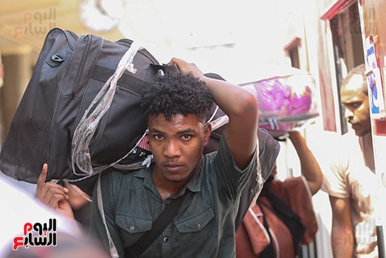انطلاق قطار عودة السودانيين طواعية من محطة مصر إلى أسوان (29)