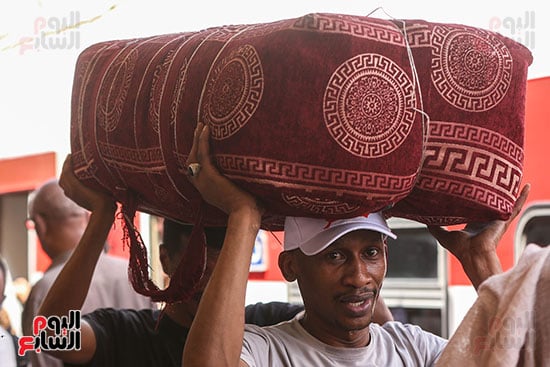 انطلاق قطار عودة السودانيين طواعية من محطة مصر إلى أسوان (28)