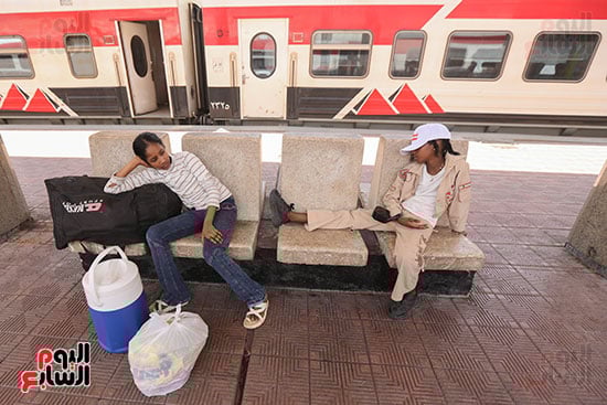 انطلاق قطار عودة السودانيين طواعية من محطة مصر إلى أسوان (35)