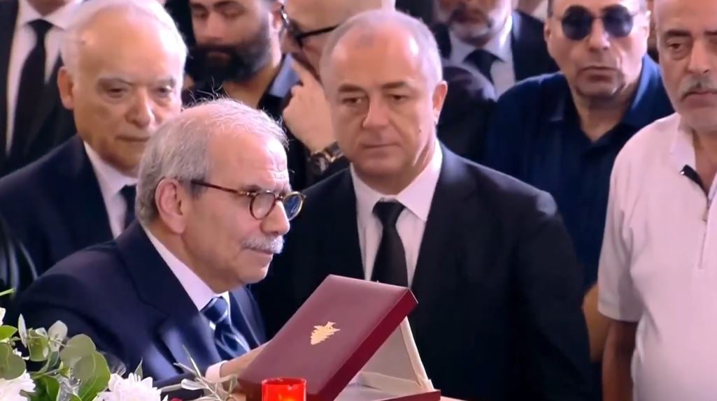 جنازة الراحل زياد الرحباني بحضور والدته فيروز