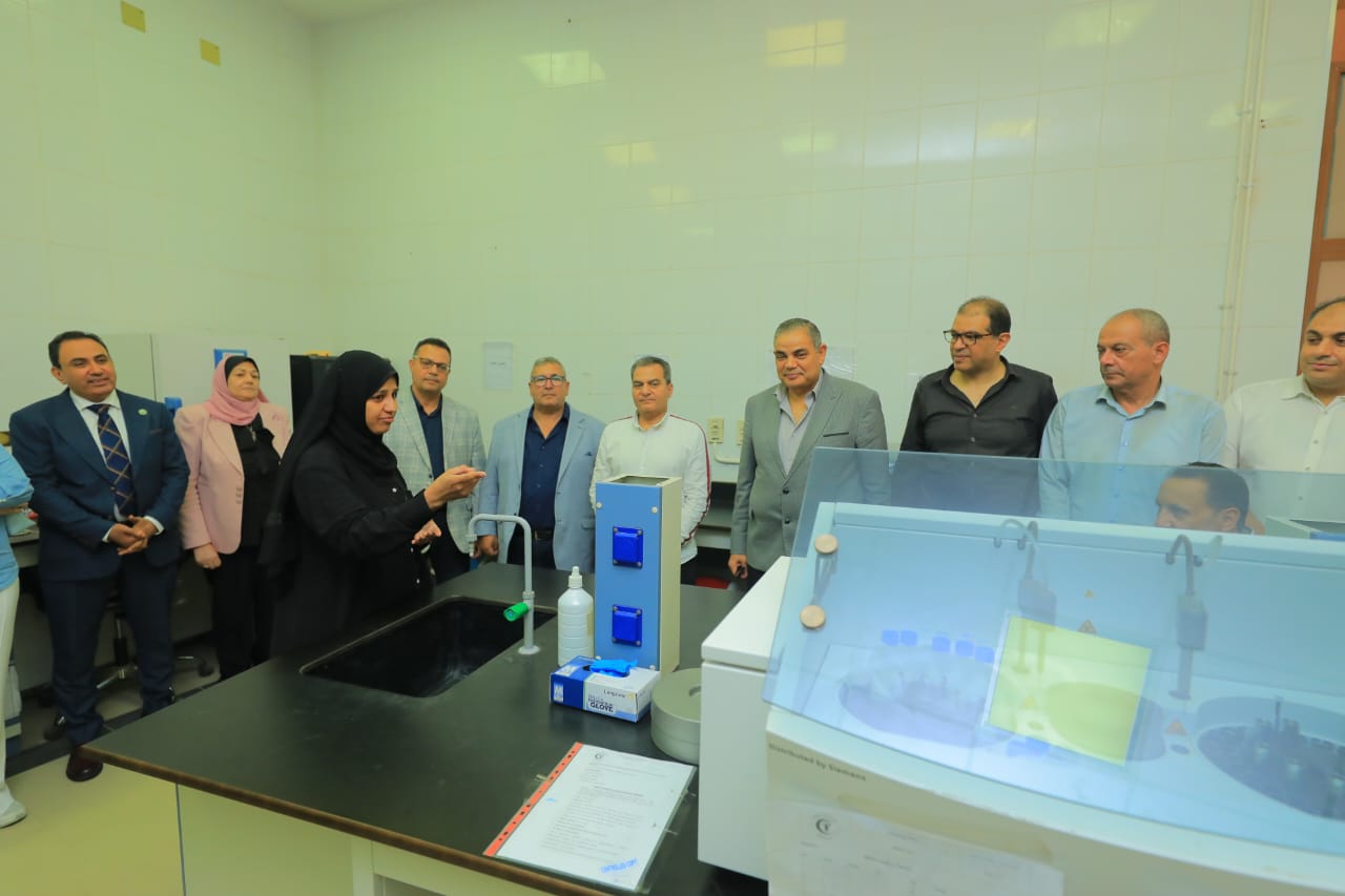 رئيس جامعة كفر الشيخ يتفقد مستشفى الجامعة رئيس جامعة كفر الشيخ يتفقد مستشفى الجامعة
