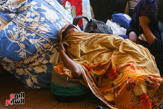 انطلاق قطار عودة السودانيين طواعية من محطة مصر إلى أسوان (17)