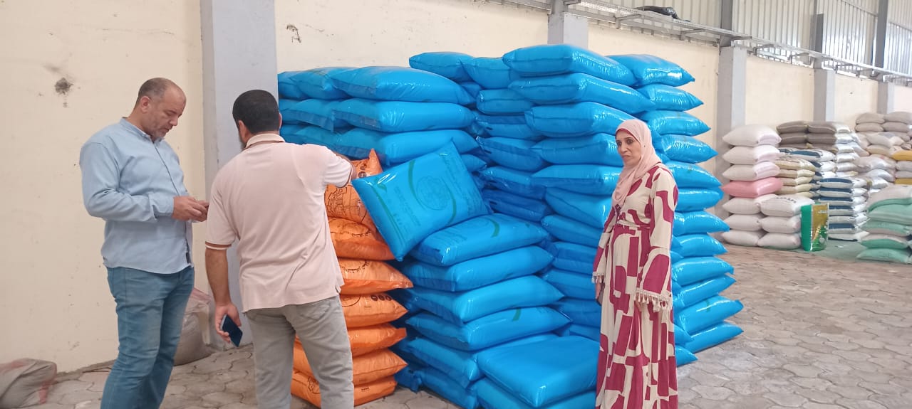 جانب من المضبوطات من الاسمدة الزراعية
