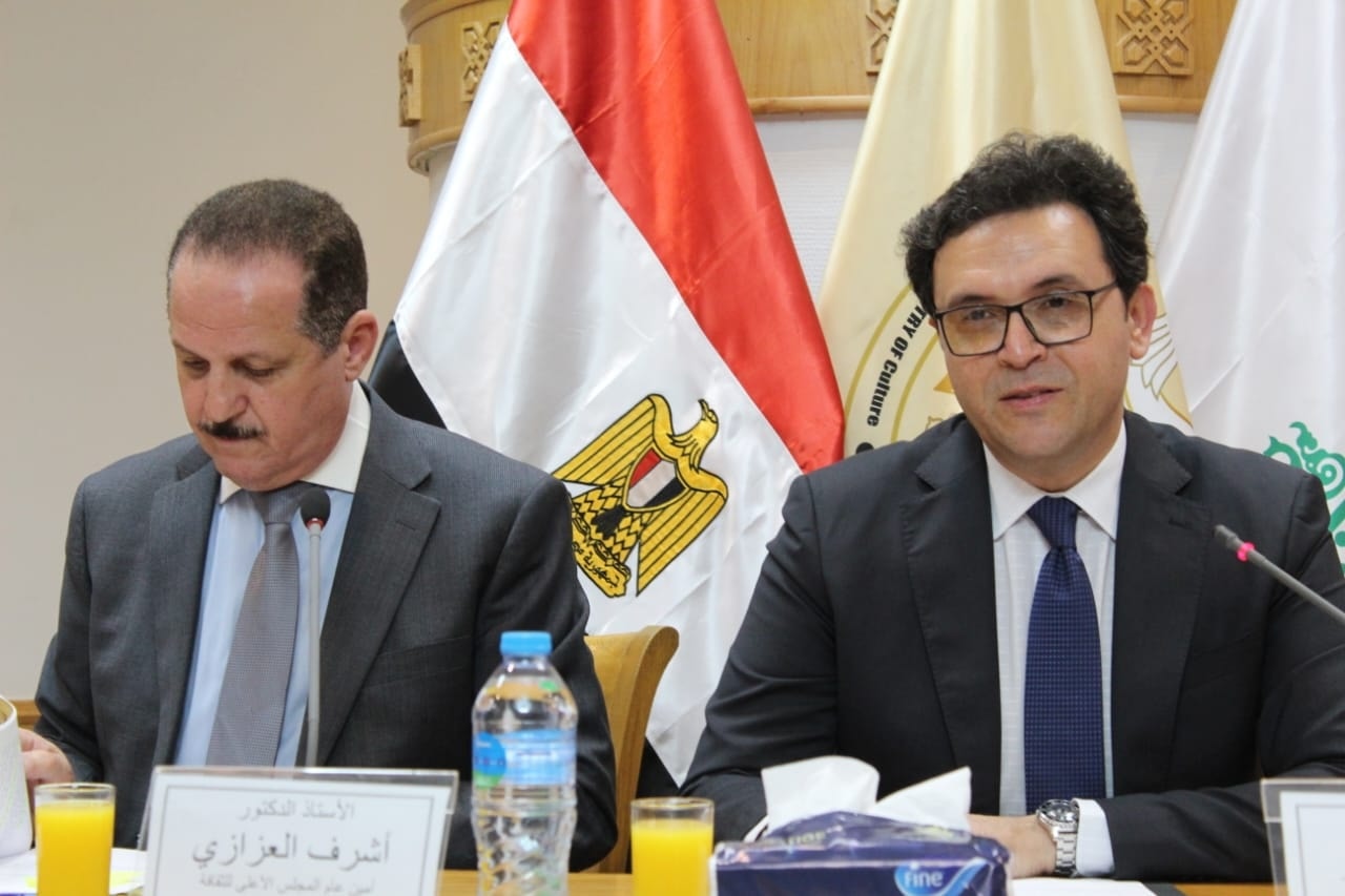 الدكتور أحمد هنو وزير الثقافة والدكتور أشرف العزازي الدكتور أحمد هنو وزير الثقافة والدكتور أشرف العزازي