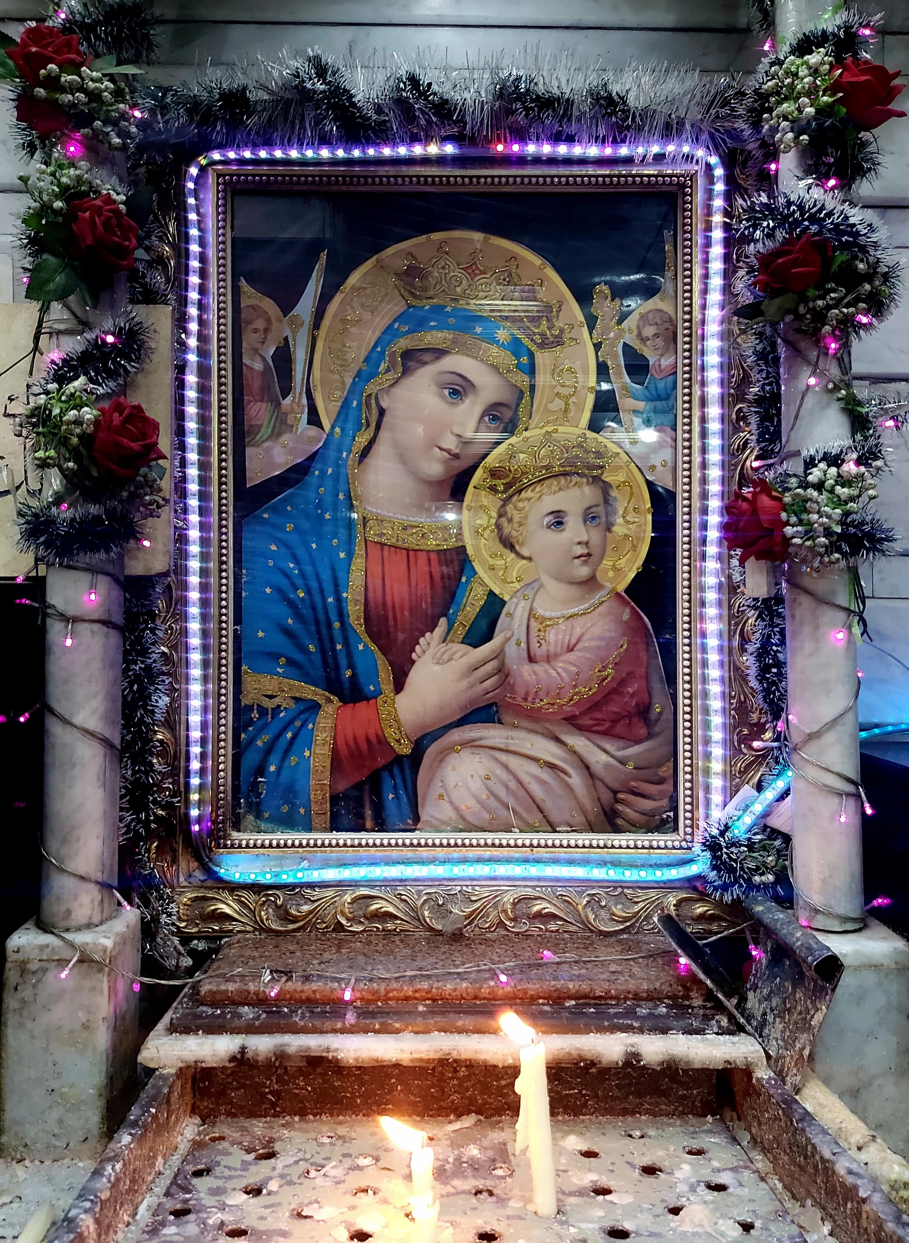 أيقونة السيدة العذراء مريم