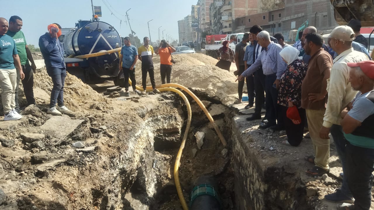 إصلاح كسر خط المياه الرئيسي بالمنصورة (3)