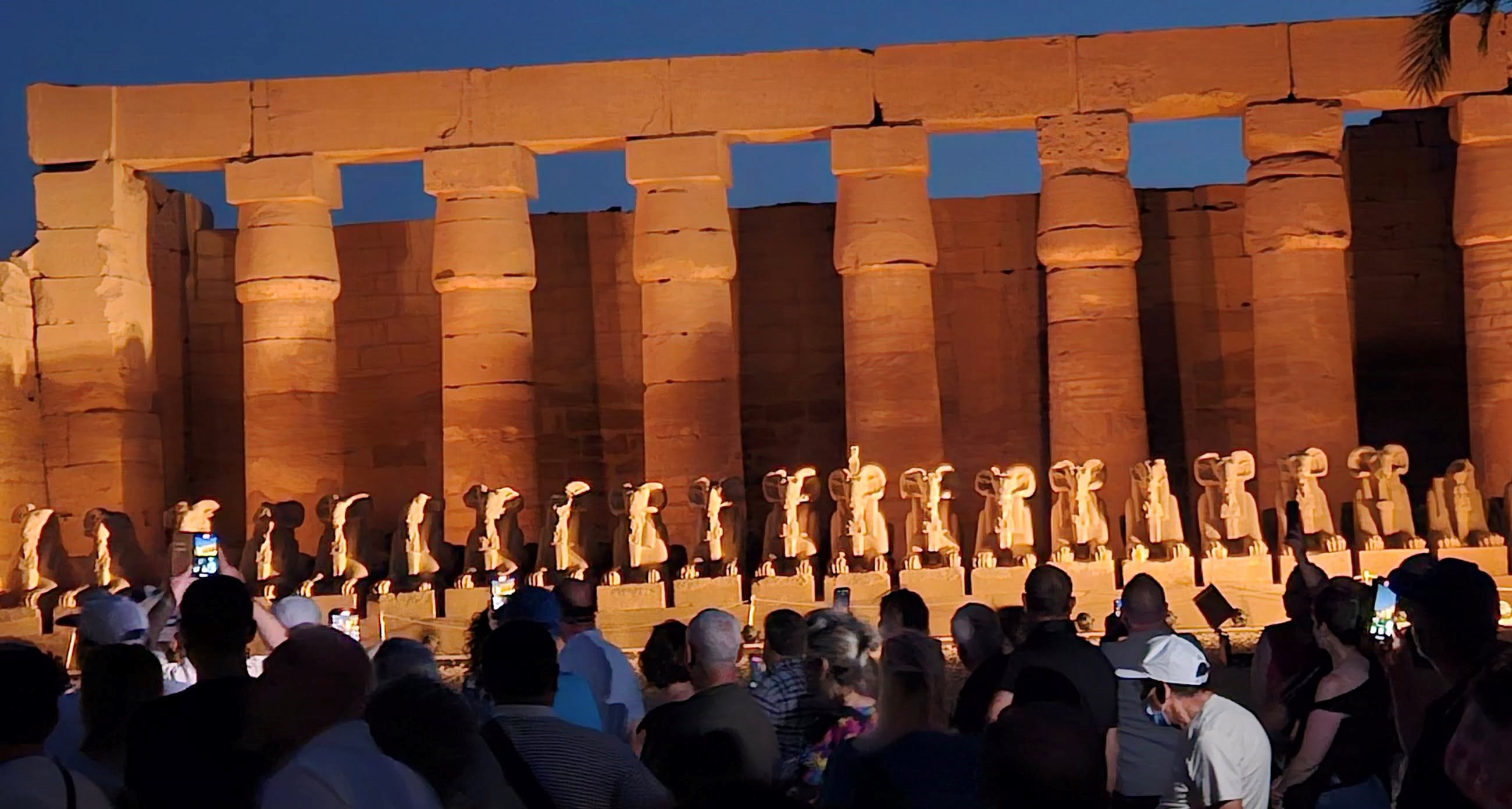 الصوت والضوء الصيفية تبهر سياح العالم في معابد الكرنك وتبدأ يومياً 8 مساءاً