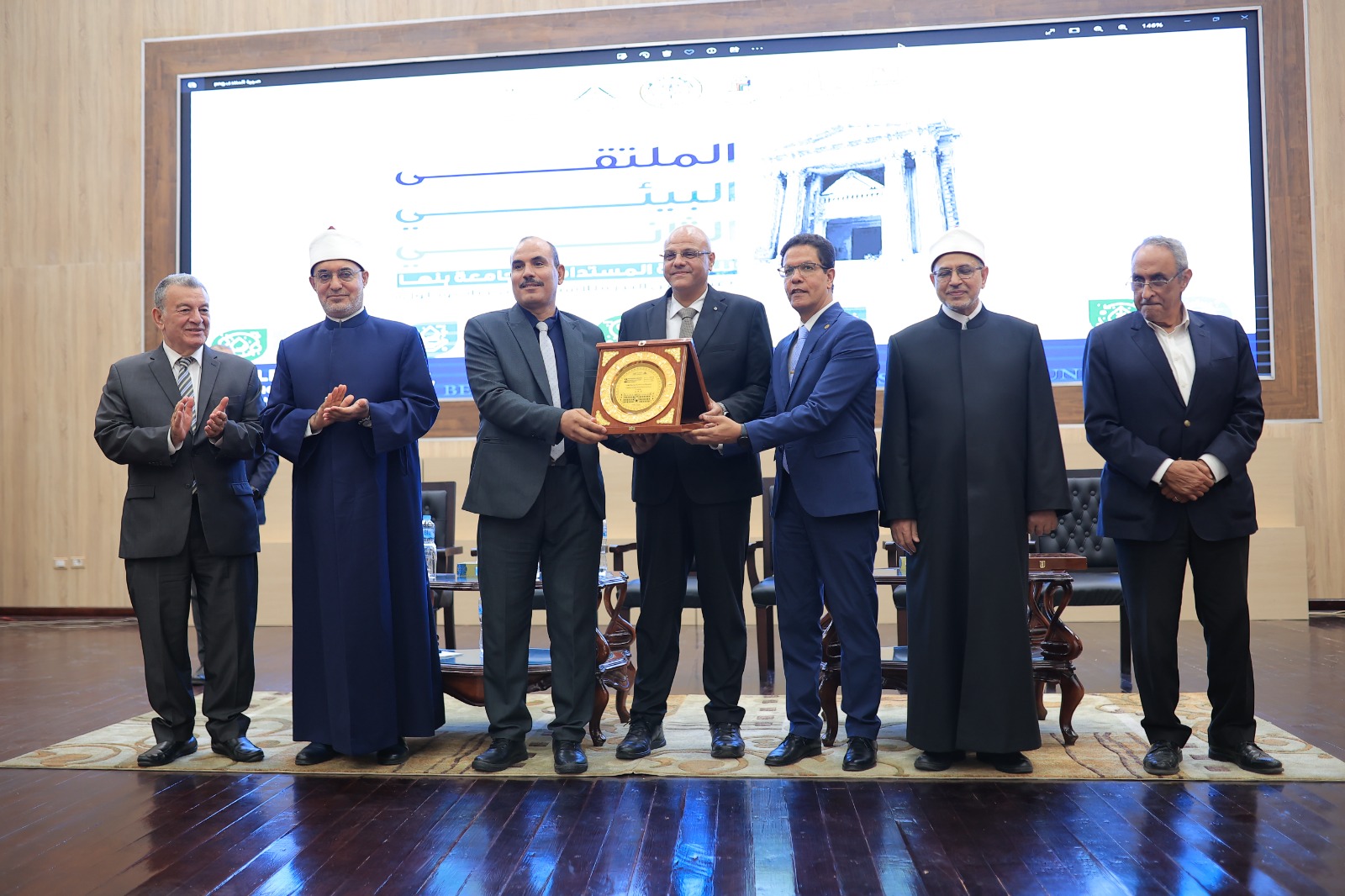 القيادات والحضور خلال افتتاح المؤتمر (5)