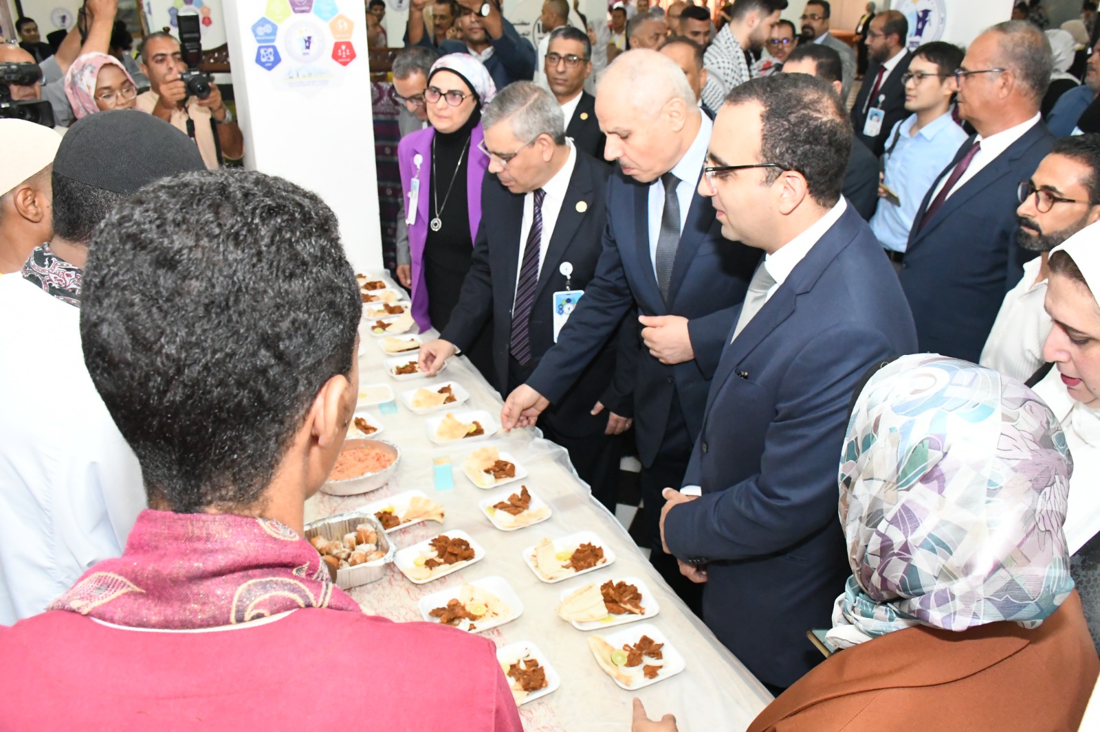 رئيس الجامعة ونائب المحافظ 