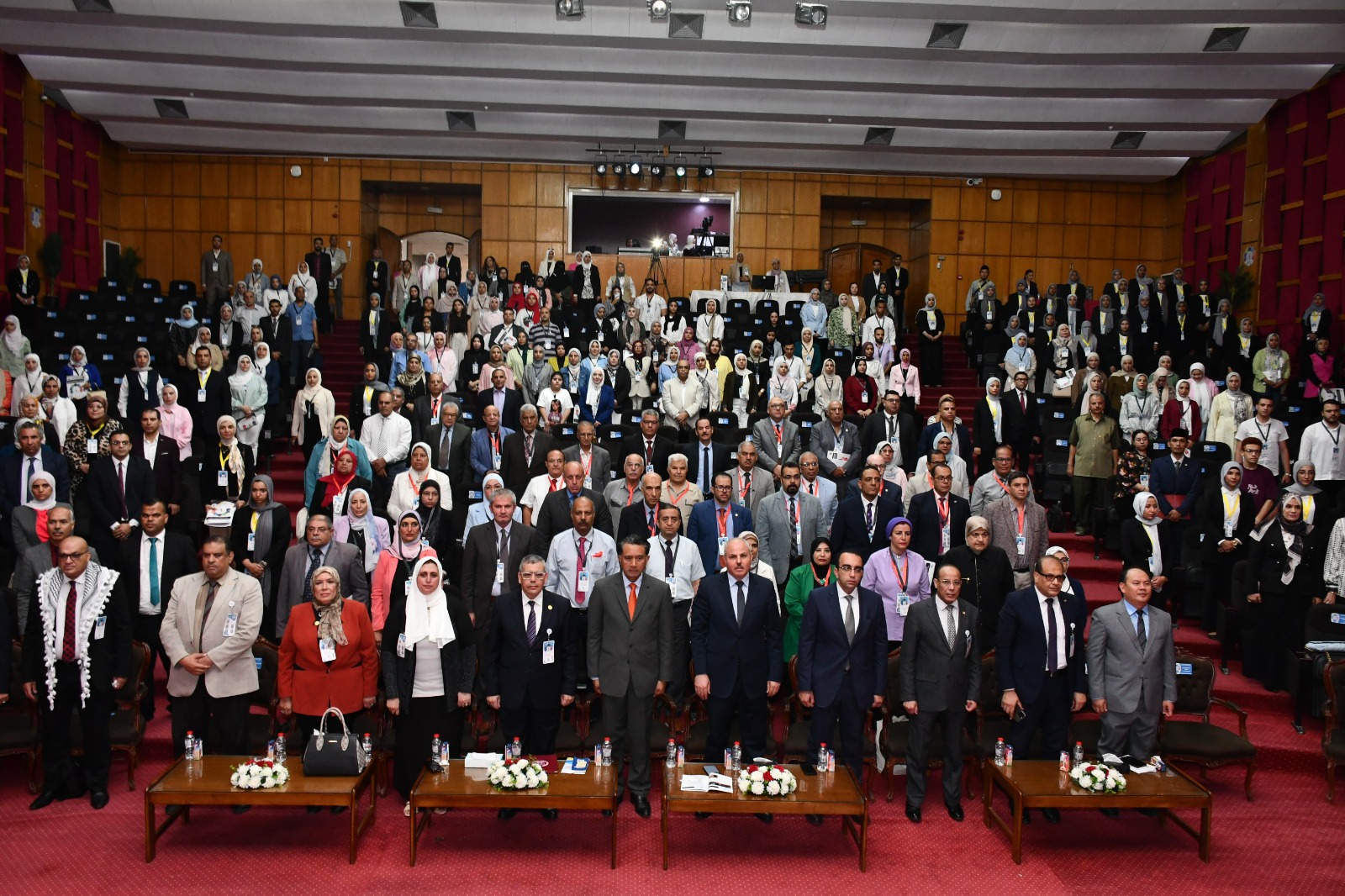 رئيس الجامعة وضيوفه رئيس الجامعة وضيوفه
