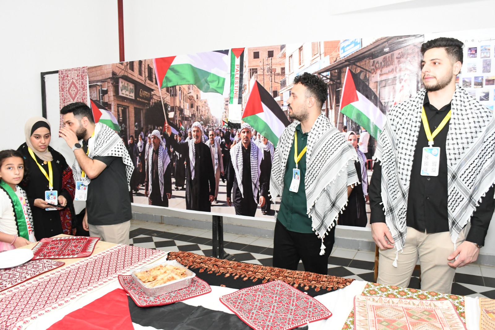 الوافدين الفلسطينين فى الجامعة 