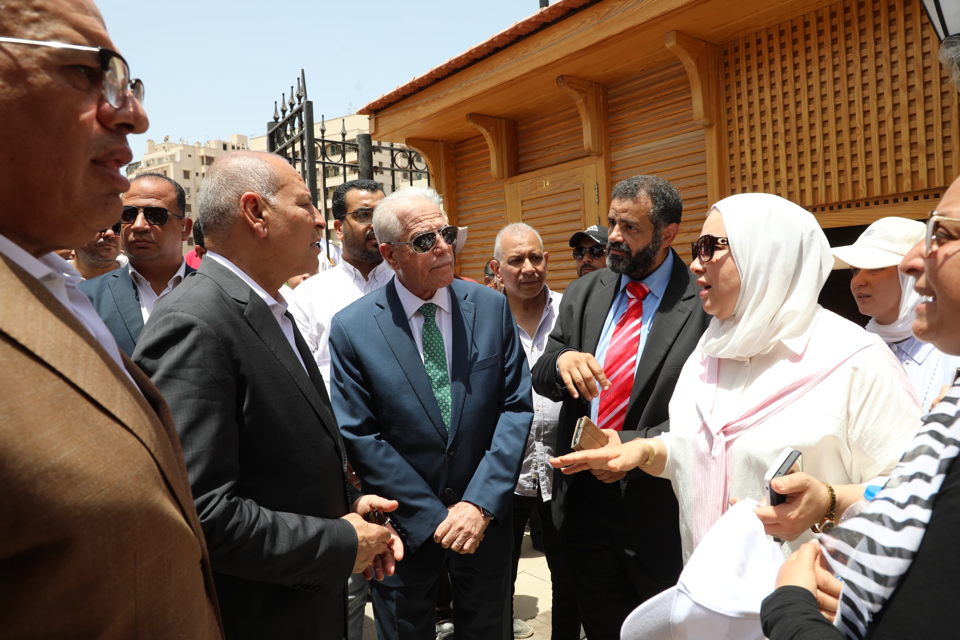 محافظ القاهرة ومستشار رئيس الجمهورية يتفقدا المكتبات