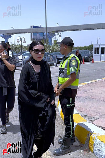 الفنانة دينا الفنانة دينا
