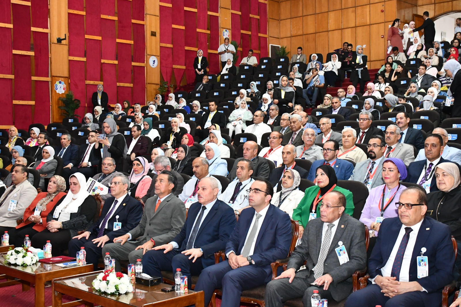 رئيس الجامعة ونائب المحافظ رئيس الجامعة ونائب المحافظ