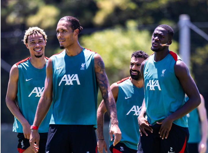 محمد صلاح ونجوم ليفربول في المران