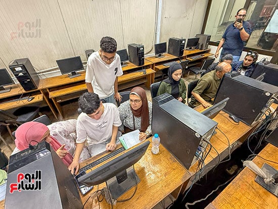 طلاب الثانوية العامة بمعامل التنسيق فى اليوم الأول