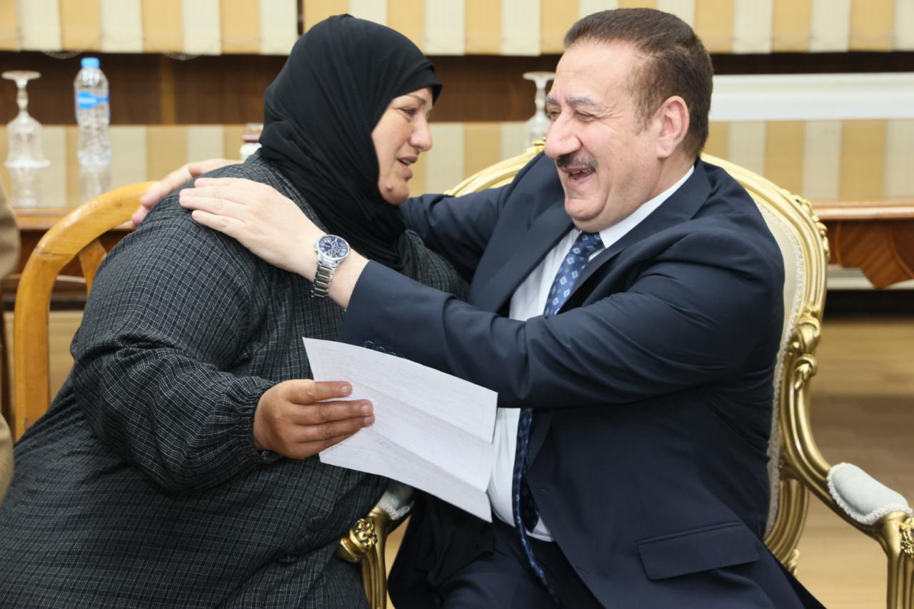 محافظ المنوفية يسلم سيارة ميكروباص جديدة لأسرة السائق ضحية الإقليمي محافظ المنوفية يسلم سيارة ميكروباص جديدة لأسرة السائق ضحية الإقليمي