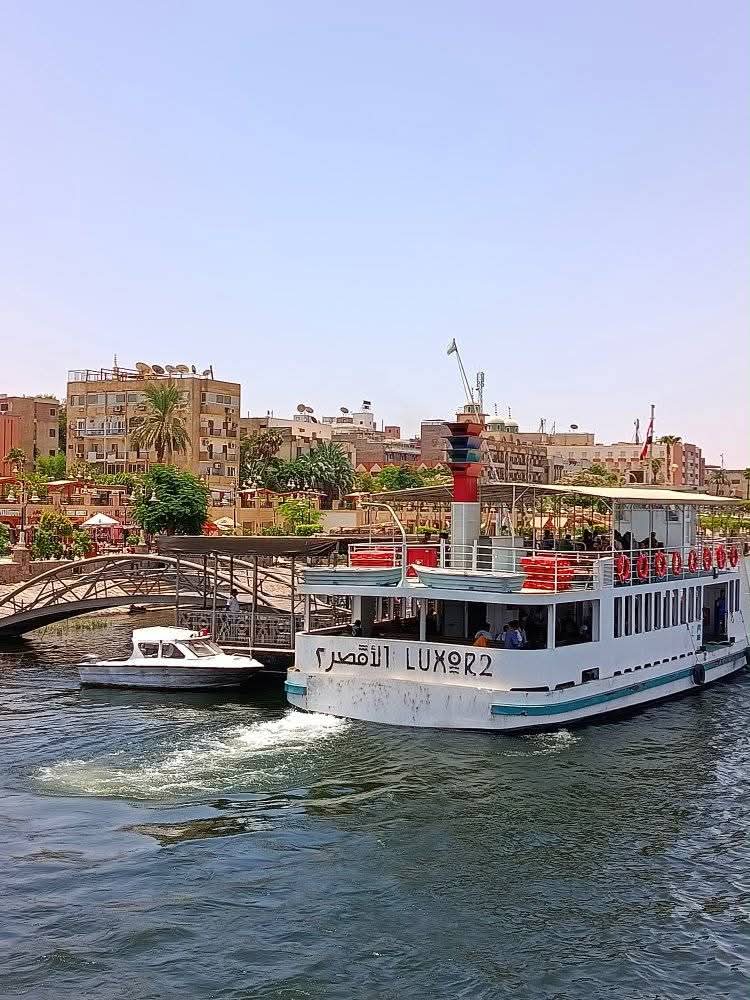 المعدية الأقصر 2 خلال الرسو على معدية الأهالى المعدية الأقصر 2 خلال الرسو على معدية الأهالى