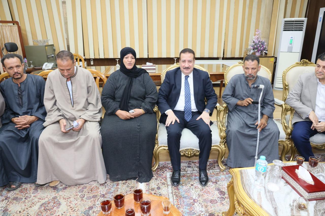 خلال تسليم السيارة للأسرة خلال تسليم السيارة للأسرة