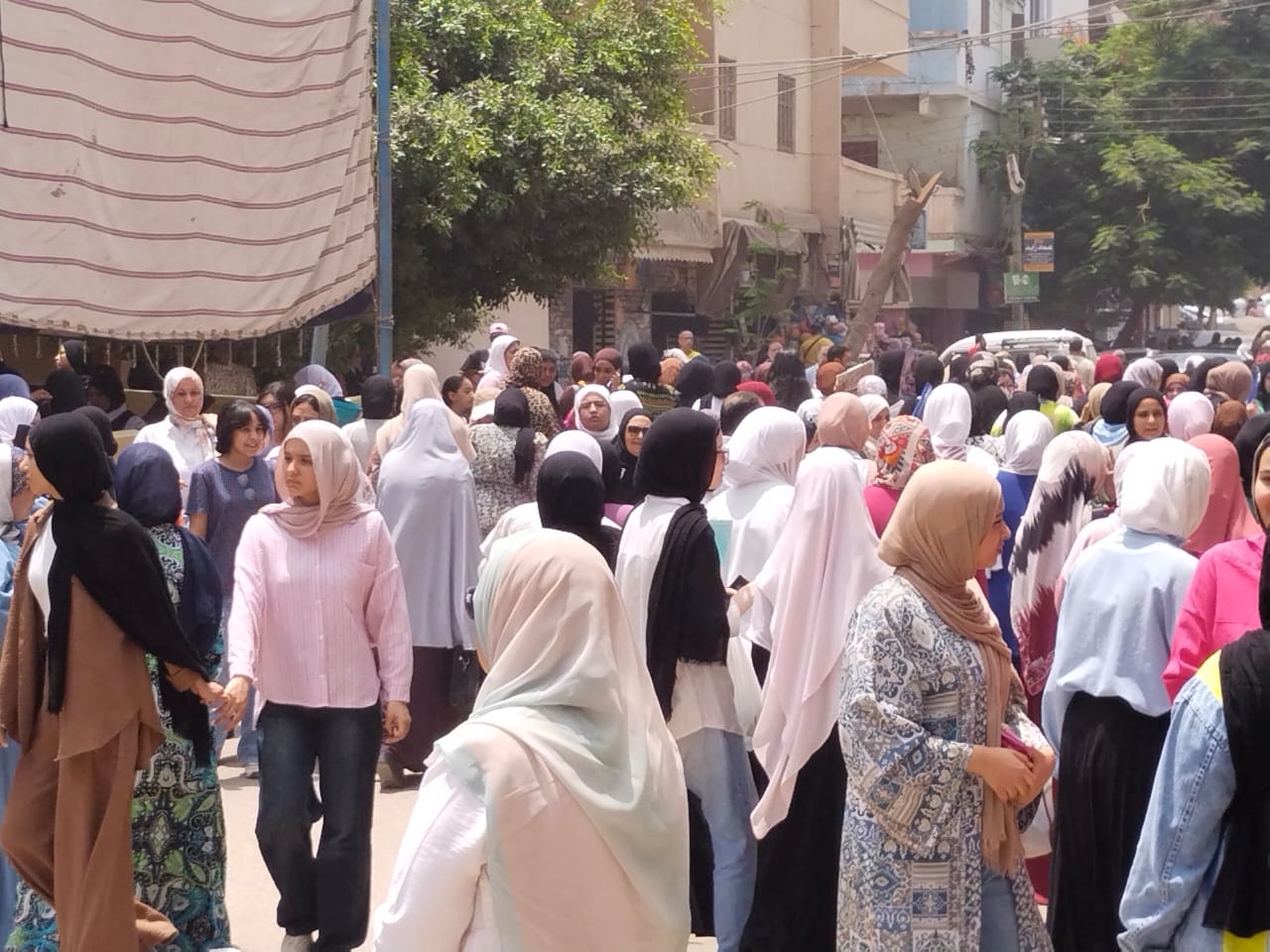 بعد الحخروج من اللجان