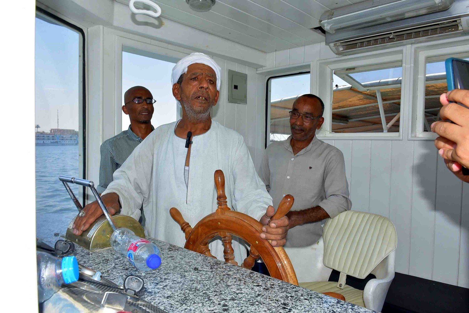 قمرة القيادة فى المعديات النيلية الجديدة بالأقصر قمرة القيادة فى المعديات النيلية الجديدة بالأقصر