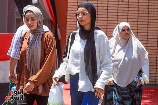 خروج الطالبات بعد امتحان الجغرافيا