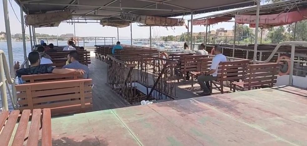 المعديات النيلية فى قلب نهر النيل بالاقصر