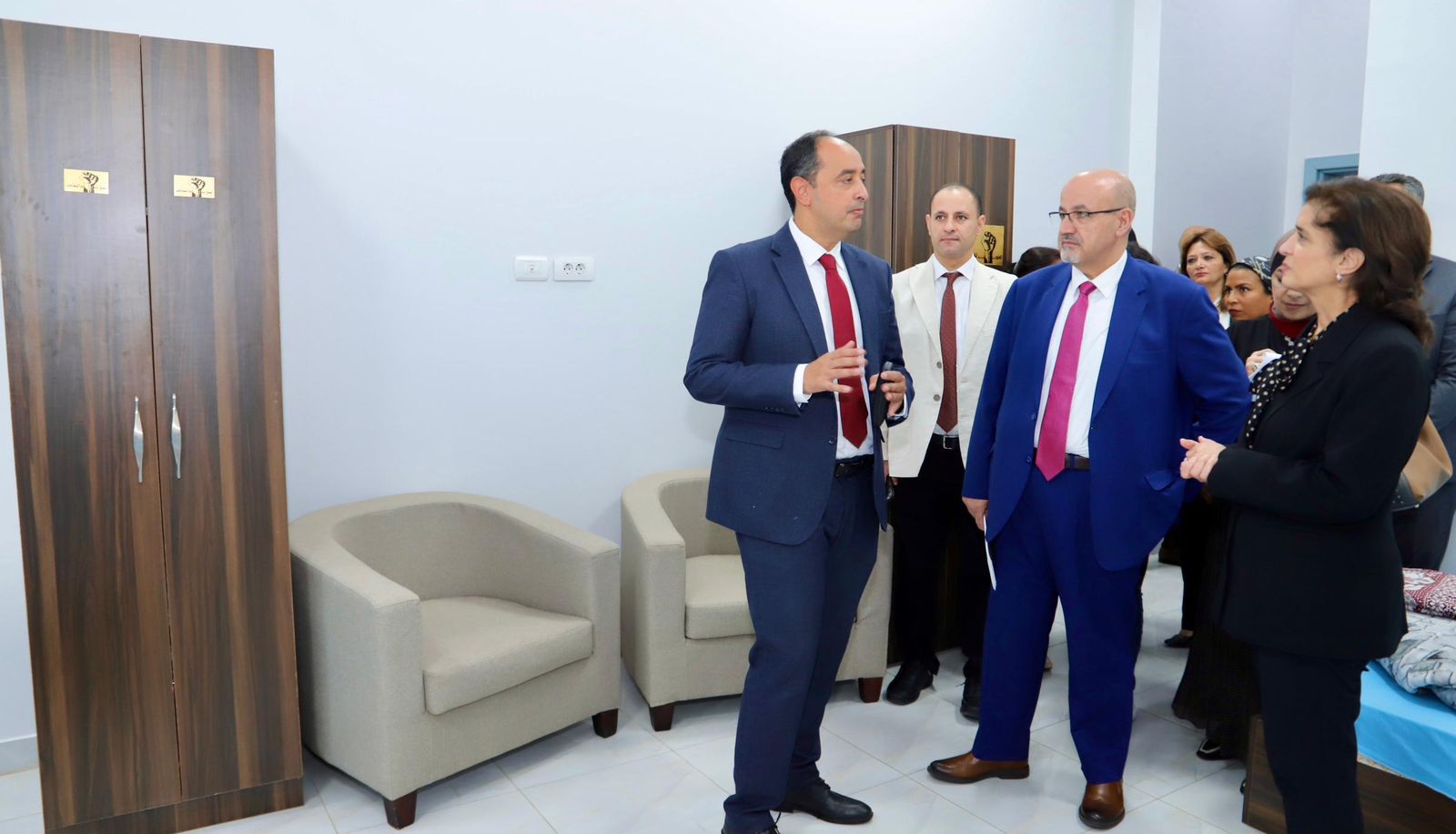 الدكتور عمرو عثمان والمدير الإقليمي لمنظمة الصحة العالمية خلال تفقد مركز امبابة لعلاج الإدمان