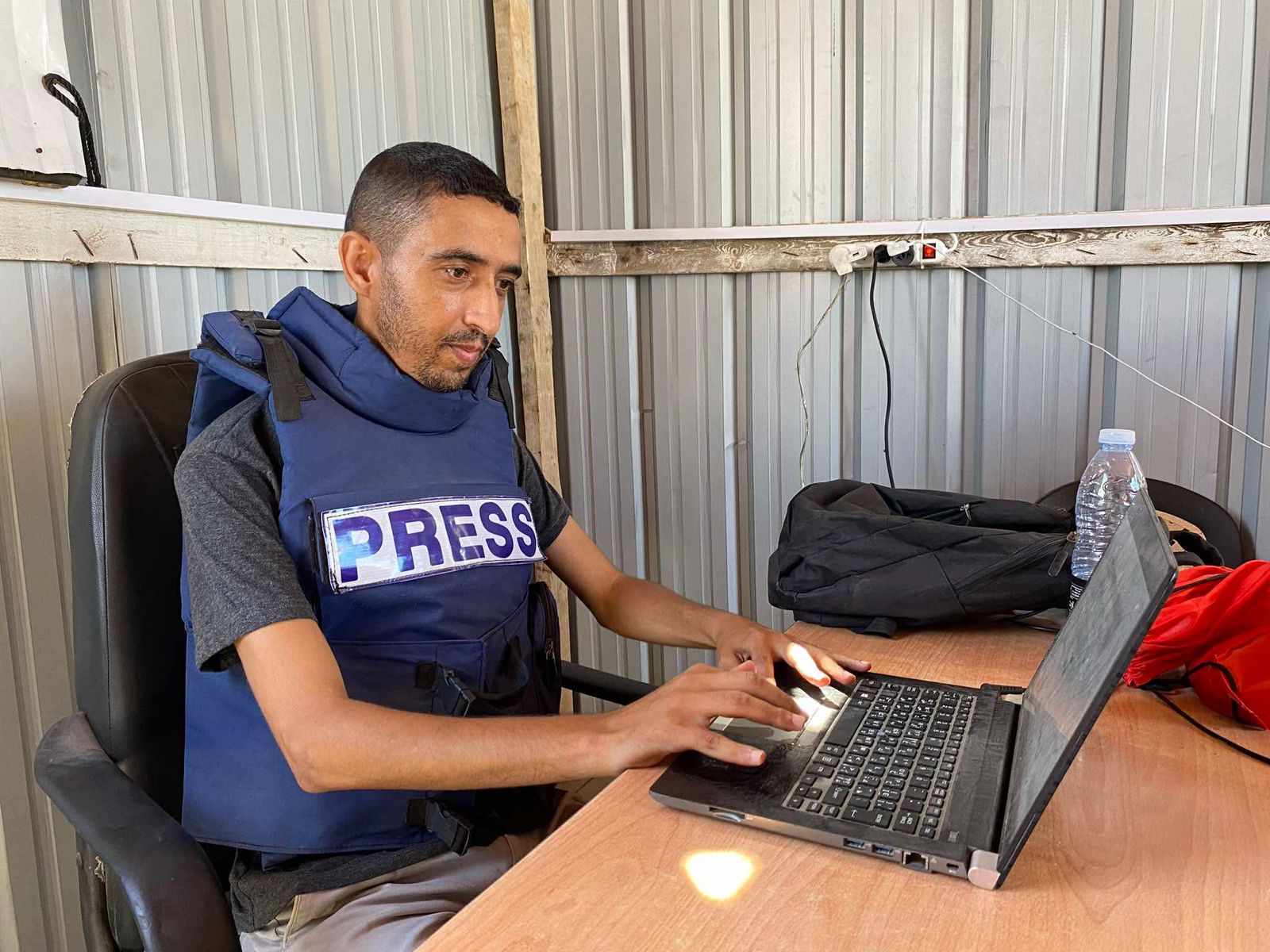 الصحفي الفلسطيني منيب أبو سعادة