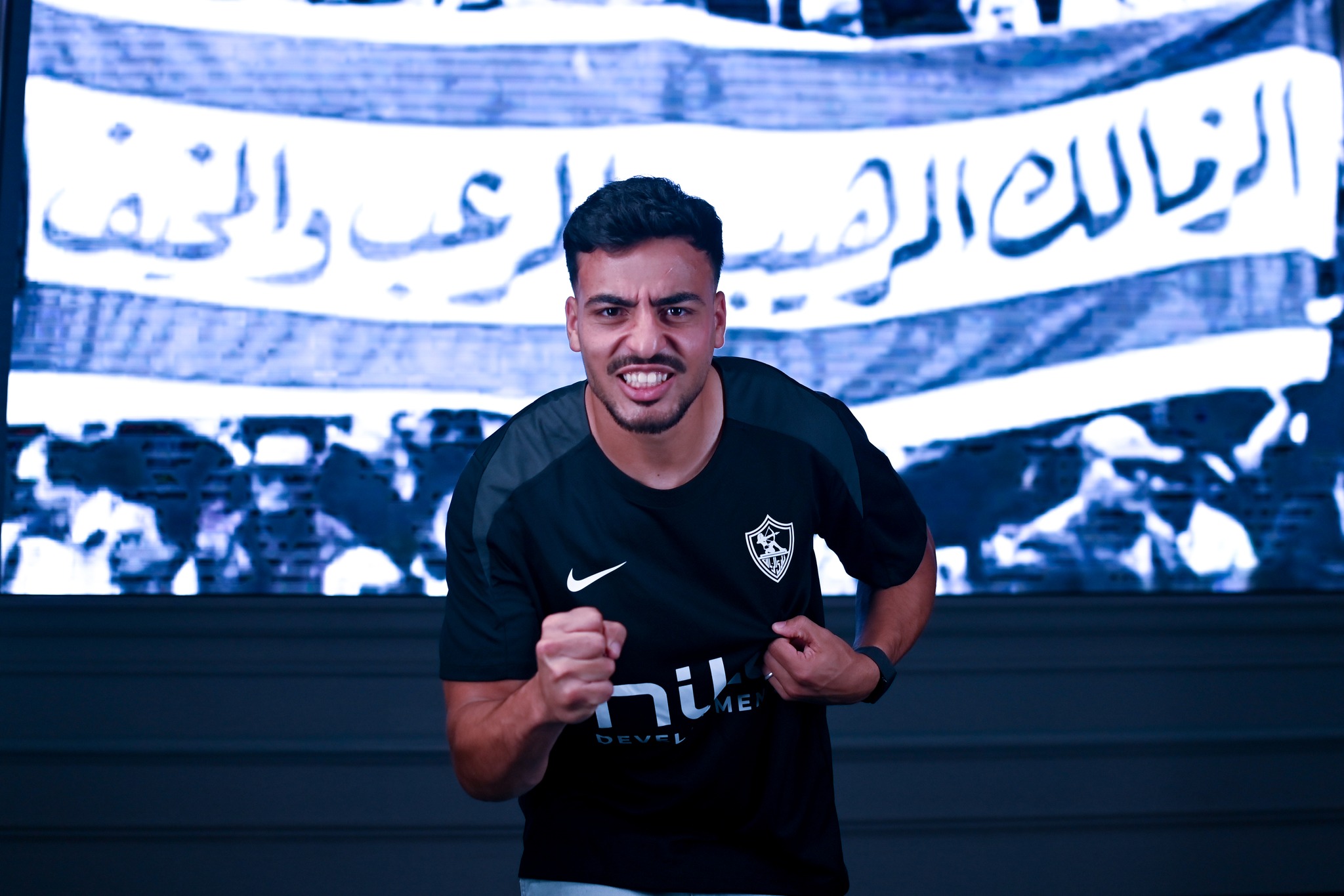 محمد إسماعيل يحتفل بانتقاله إلى الزمالك