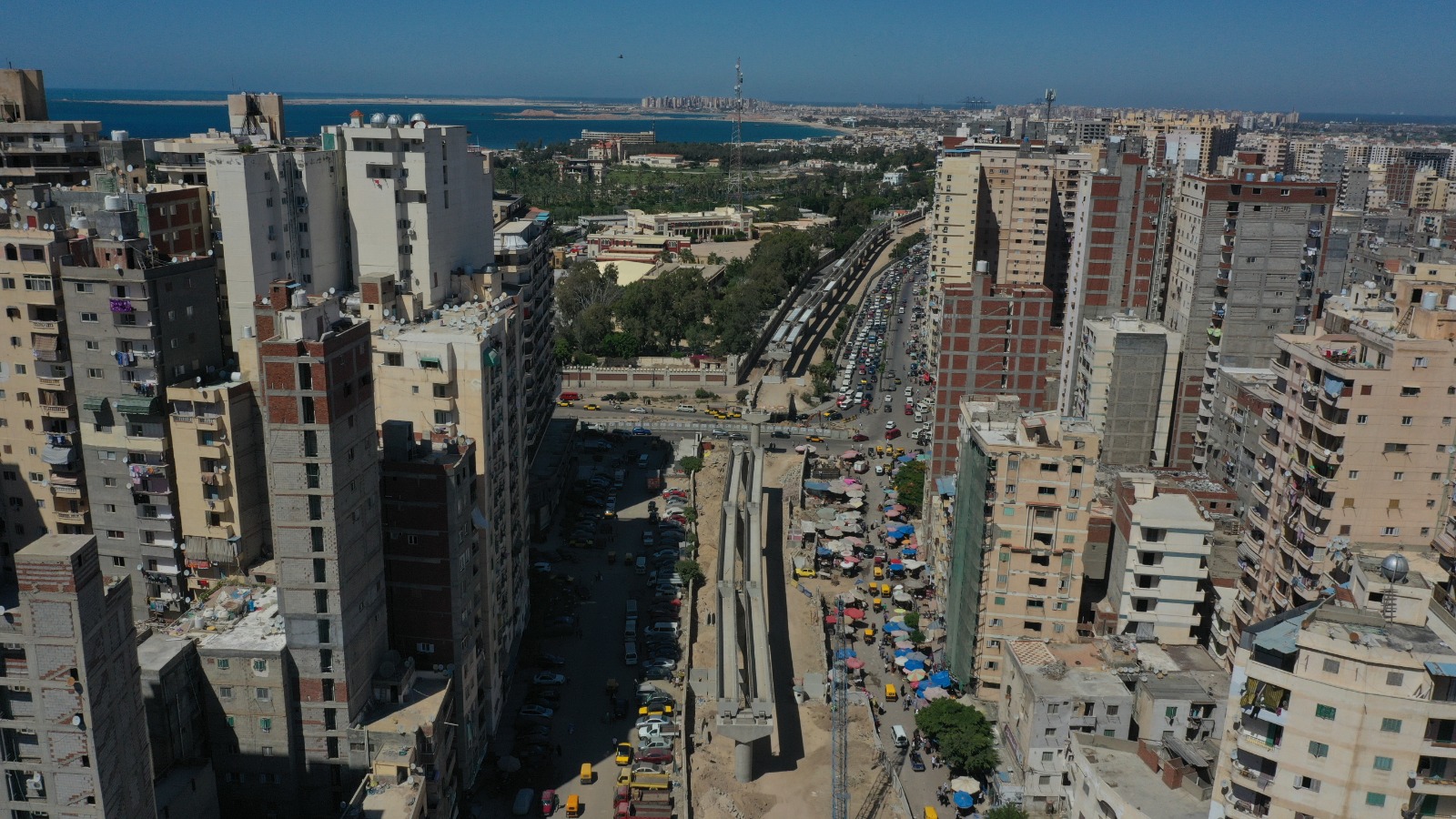 تركيب الكمرات وتقدم أعمال تنفيذ مشروع مترو الإسكندرية (9)