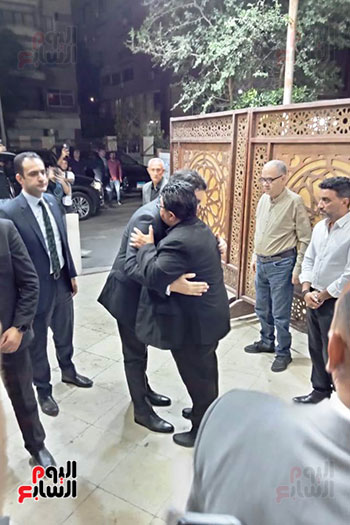 وصول وزير الثقافة لتقديم العزاء للمخرج خالد جلال